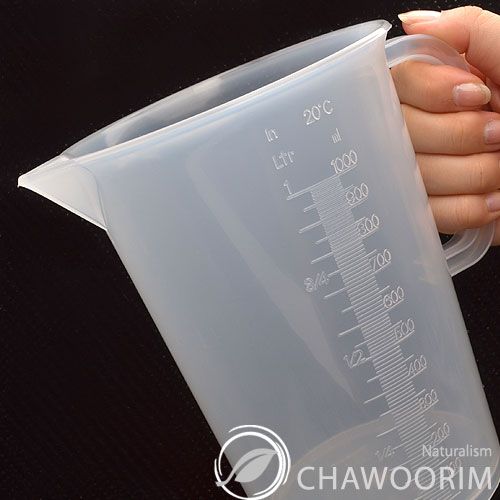 Plastic Beaker graduated 1000 ml(1L) WORLD WIDE  