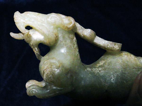 JADE NEPHRITE LARRUPING WALKING DRAGON ORNAMENT  