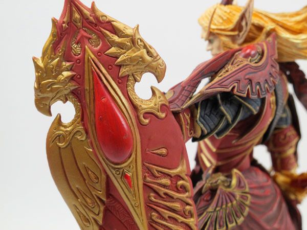 WORLD OF WARCRAFT BLOOD ELF PALADIN ACTION FIGURE  