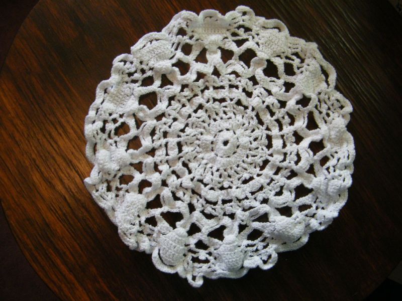 Collectible Hand Crocheted Doily Crisp White 11 Inch CUTE  