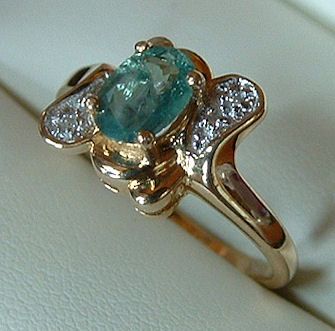 BEAUTIFUL .82CTWT NATURAL ALEXANDRITE & DIAMOND RING  