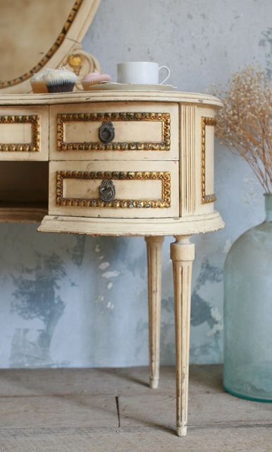 Shabby Cottage Chic Cream and Gold Gilt French Vintage Louis Vanity 