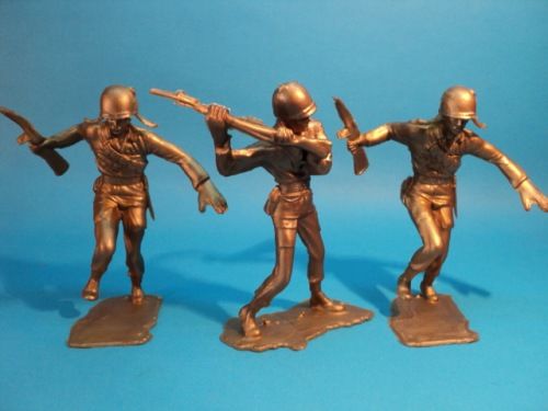 VINTAGE 3 GOLDEN TOY SOLDIERS AMERICAN ARMY WWII LOOSE SIMIL MARX 