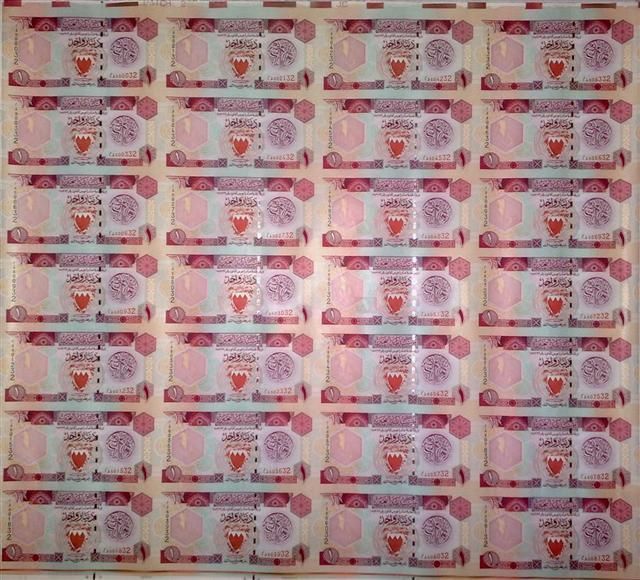 1973 Bahrain 1 Dinar X 28 Notes Uncut Sheet  