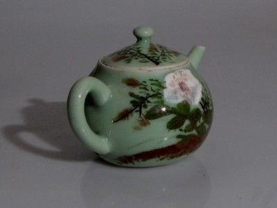 ANTIQUE CHINESE CERAMIC TEA POT . LOVELY OLD PIECE WITH FINE DETAIL 