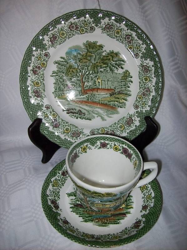 Royal Tudor Country Cottage Stoke on Trent 3 Pc Set  