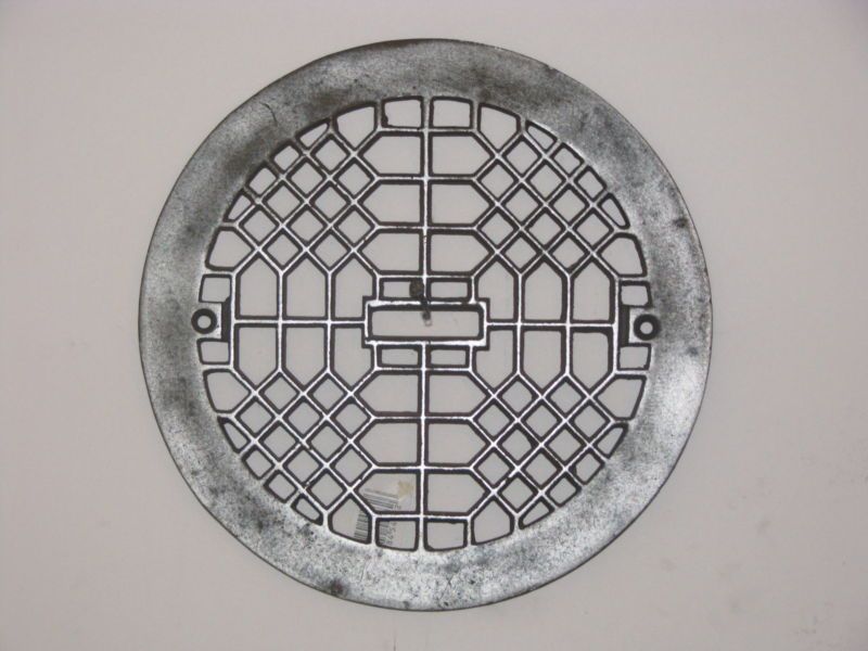 ROUND 8 INCH SIMPLE SQUARE CAST IRON GRATE  