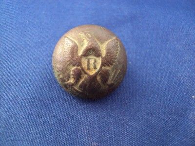 DUG SMALL R Rifleman coat button  