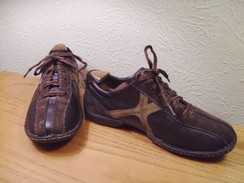 MENS BORN LACE UP COMFORT SHOES SZ 43 (US 9.5)  