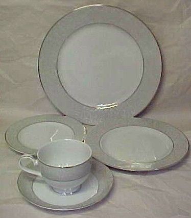 MIKASA PARCHMENT L3438 5 PC PLACE SETTING /S NEW  