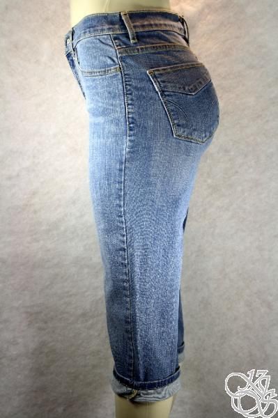 LEVIS JEANS 512 Perfect Waist Petite Light Denim Womens Capris New 