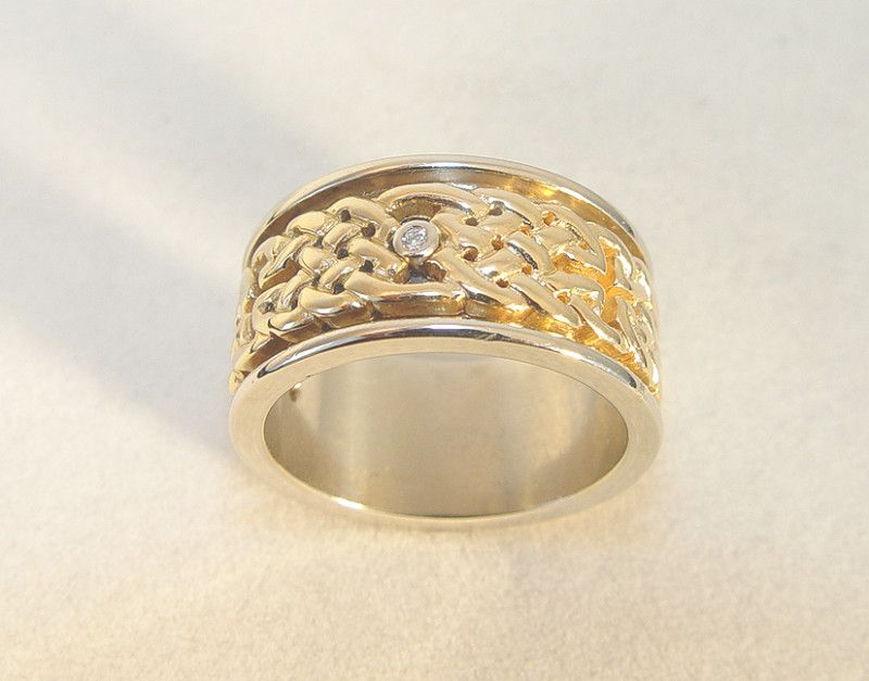 18K 2 Toned Gold 2 Diamond Wide Celtic Ring 19.14gms  