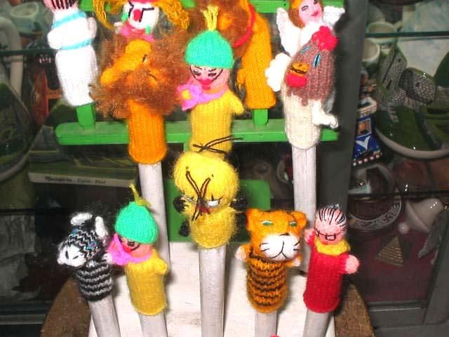 LOT 1000 HAND KNIT FINGER PUPPETS  BEAUTIFUL TOYS HANDMADE PERU  